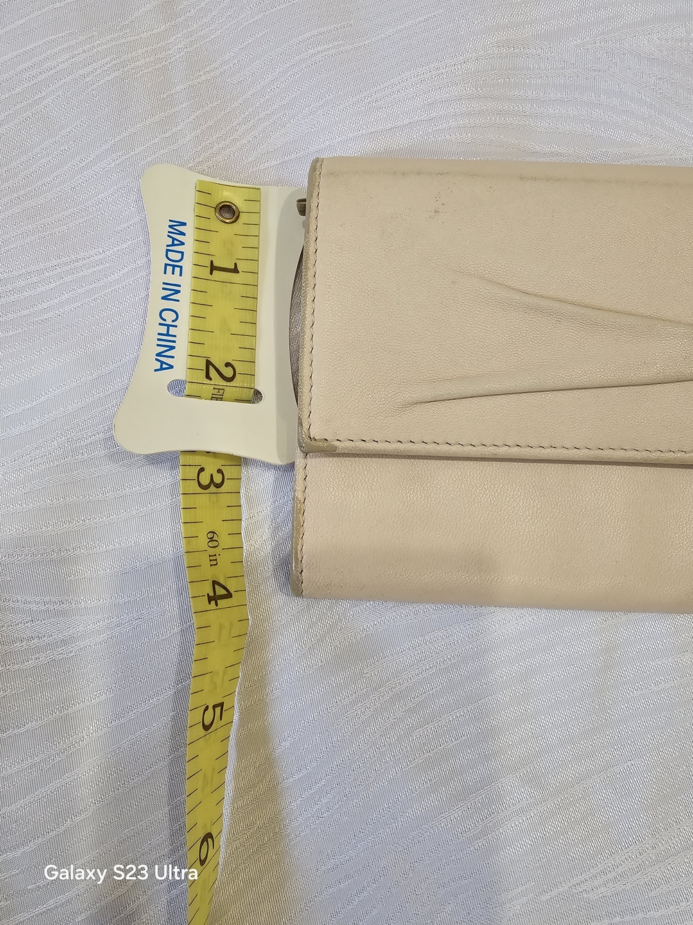 Ferragamo Cream Leather Women's Vera Bow Continental Wallet - Picture 10 of 10